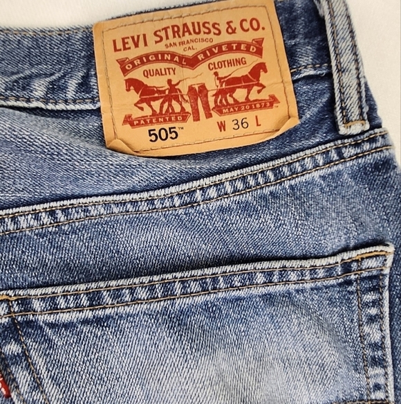 Levi's 505 Light Wash Distressed Style Shorts. 100% Cotton. - Picture 5 of 6